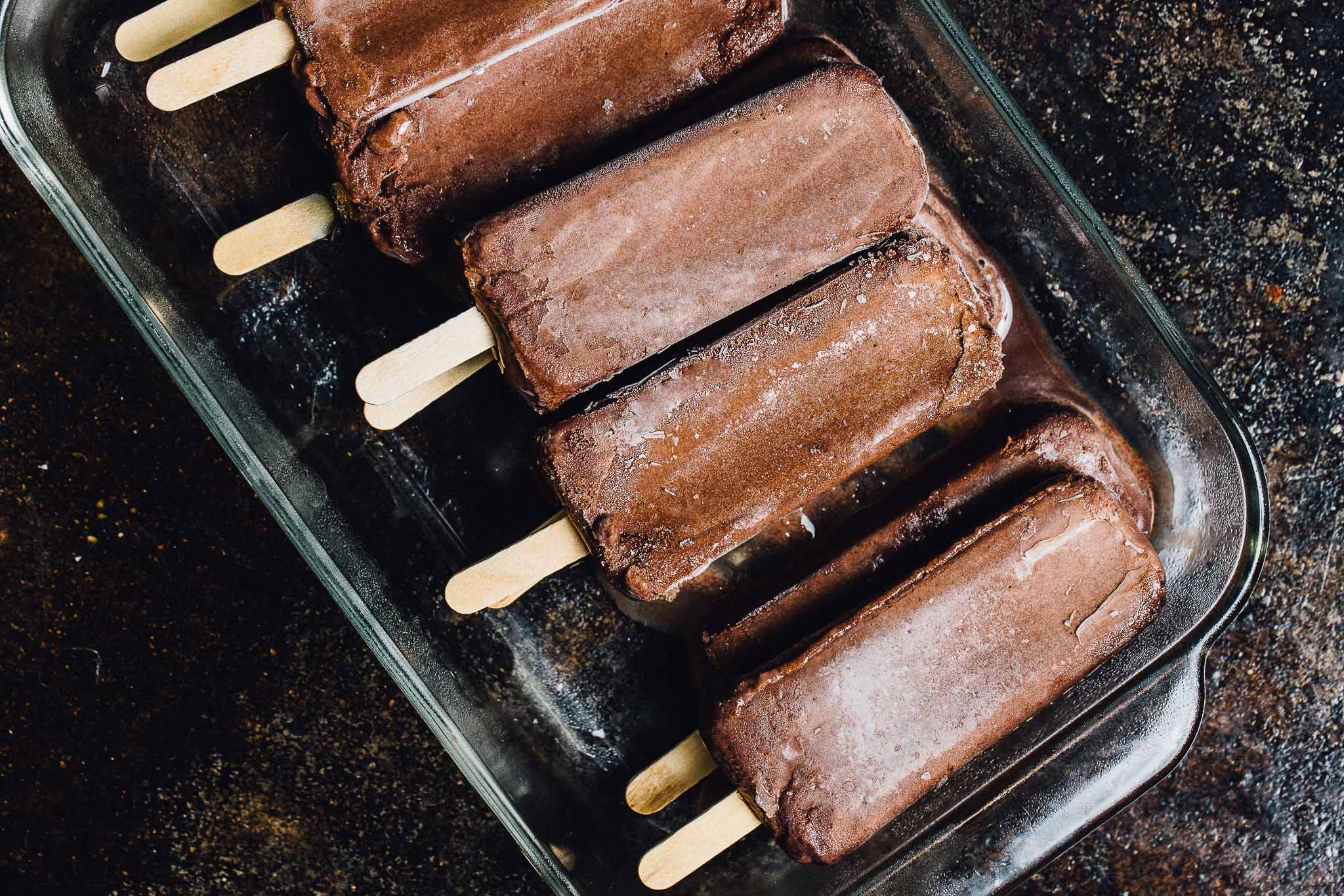 Skinny Peanut Butter Chocolate Freezer Pop: Simple, fun and containing just a handful of ingredients, these pops are easy to make and even easier to eat.